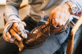 Как правильно ухаживать за кожаной обувью: нанесение подкрашивающего крема